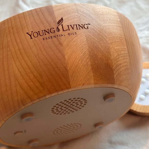 Young Living Aria Diffuser - MISSING TOP - Picture 4 of 9